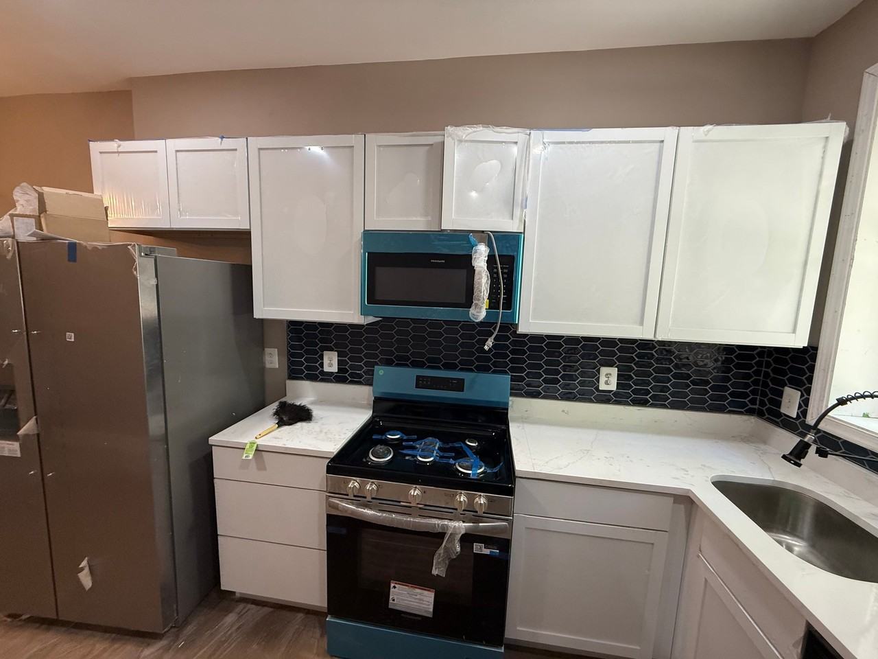 748 Dolphin St - Photo 3 of 17