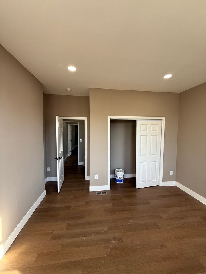 748 Dolphin St - Photo 5 of 17