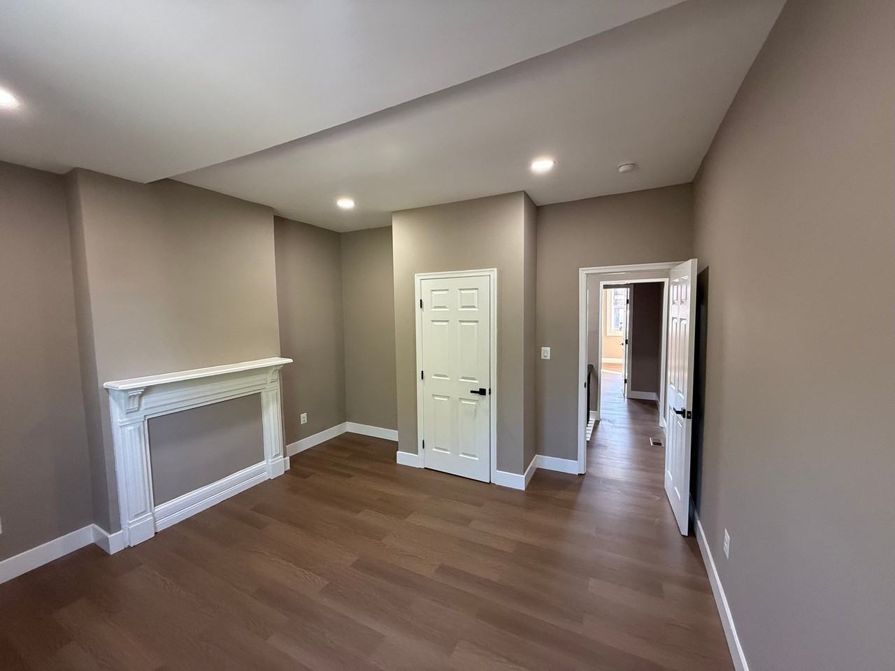 748 Dolphin St - Photo 6 of 17