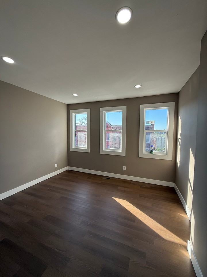 748 Dolphin St - Photo 7 of 17