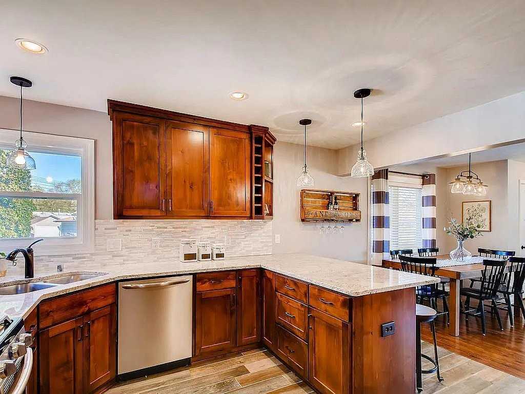 2600 Aquila Ave S - Photo 4 of 10