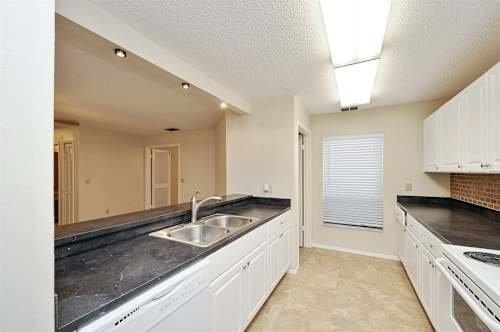 1906 Coral Tree Ct - Photo 2 of 12