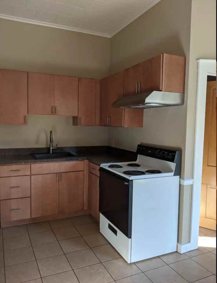 136 N George St - Photo 3 of 9