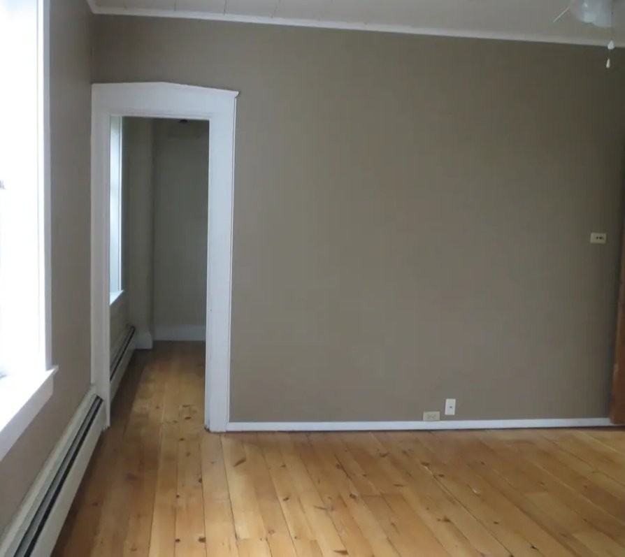 136 N George St - Photo 7 of 9