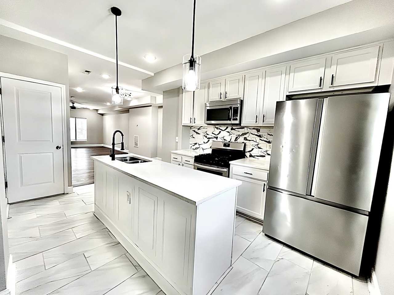 2328 Calverton Heights Ave - Photo 3 of 10