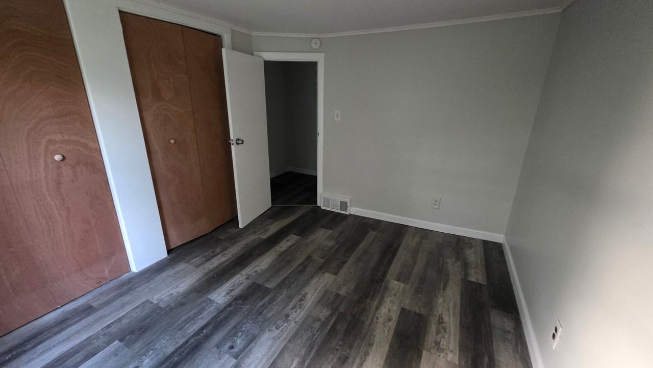 333 Webster St - Photo 5 of 17