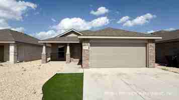 featured image of 2033 Kenwood Ave