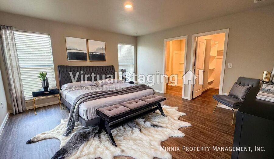 2033 Kenwood Ave - Photo 3 of 23