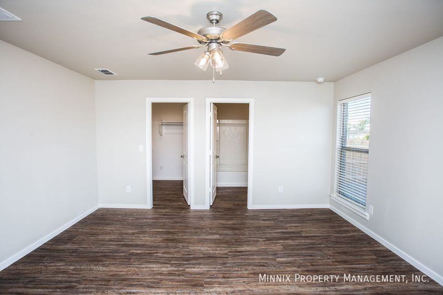 2113 N Avenue L - Photo 2 of 35