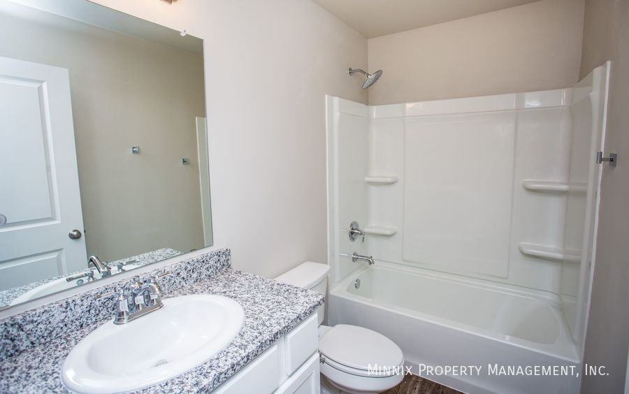 2113 N Avenue L - Photo 3 of 35
