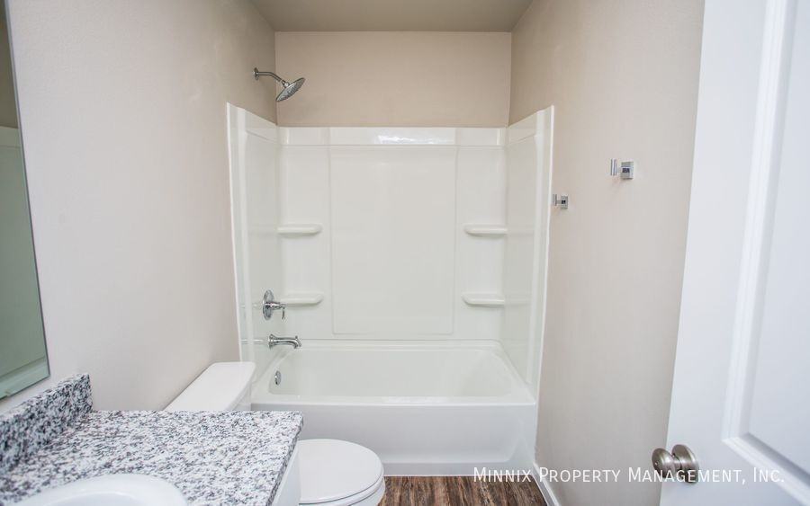 2113 N Avenue L - Photo 4 of 35