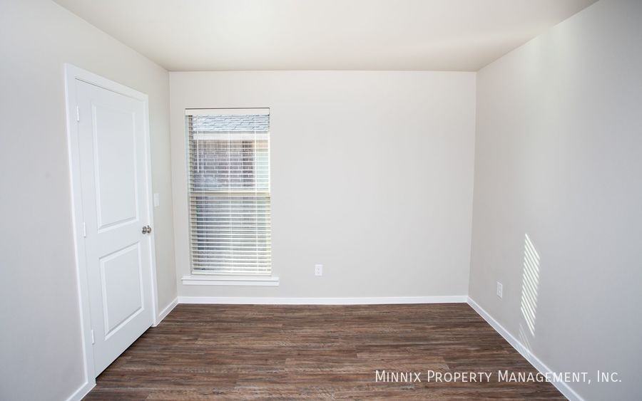 2113 N Avenue L - Photo 6 of 35