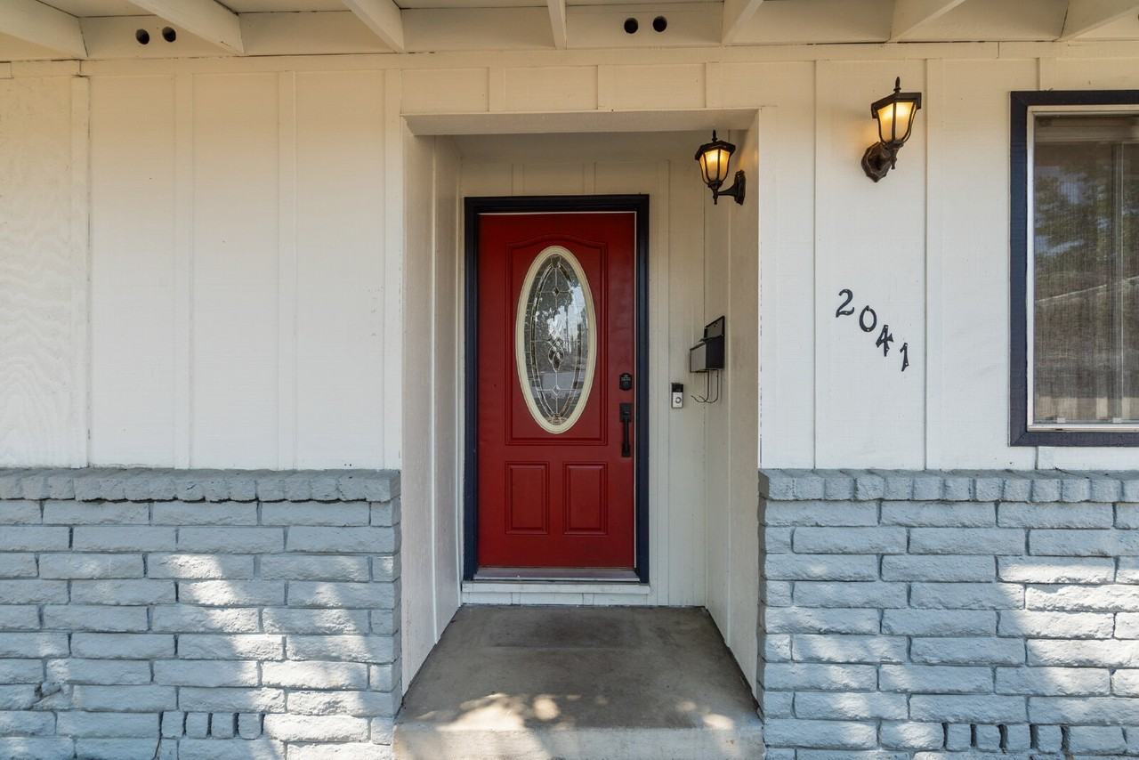 2041 Hybiscus St - Photo 2 of 19