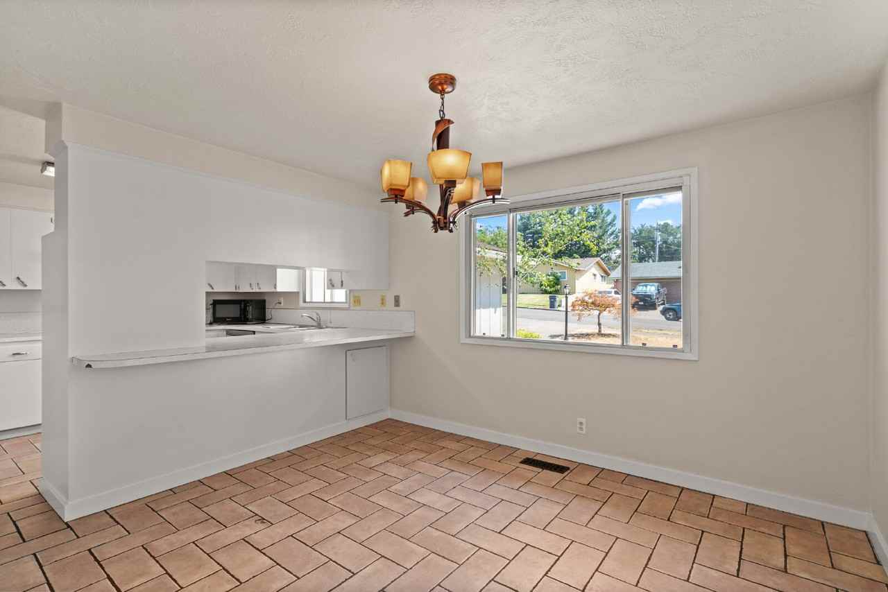2041 Hybiscus St - Photo 4 of 19