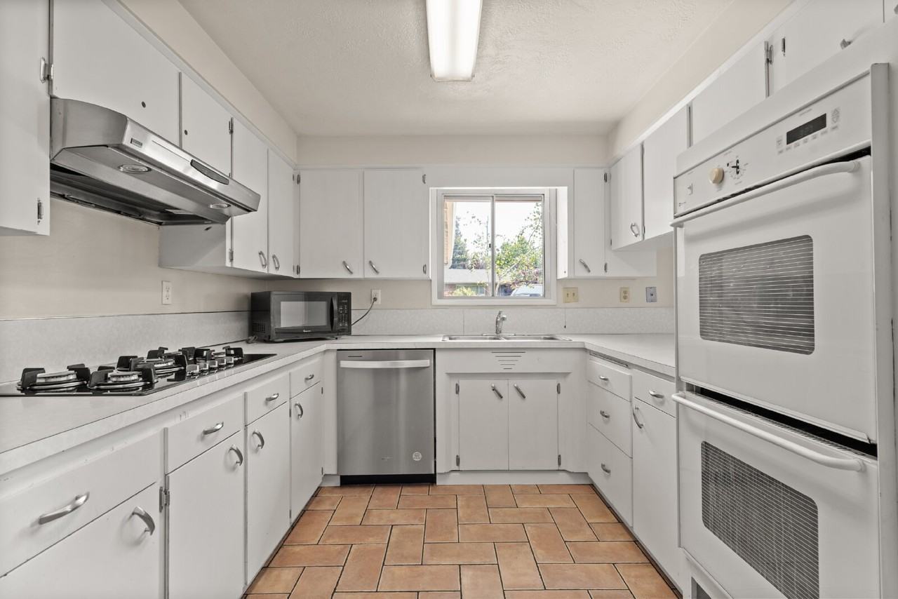 2041 Hybiscus St - Photo 6 of 19