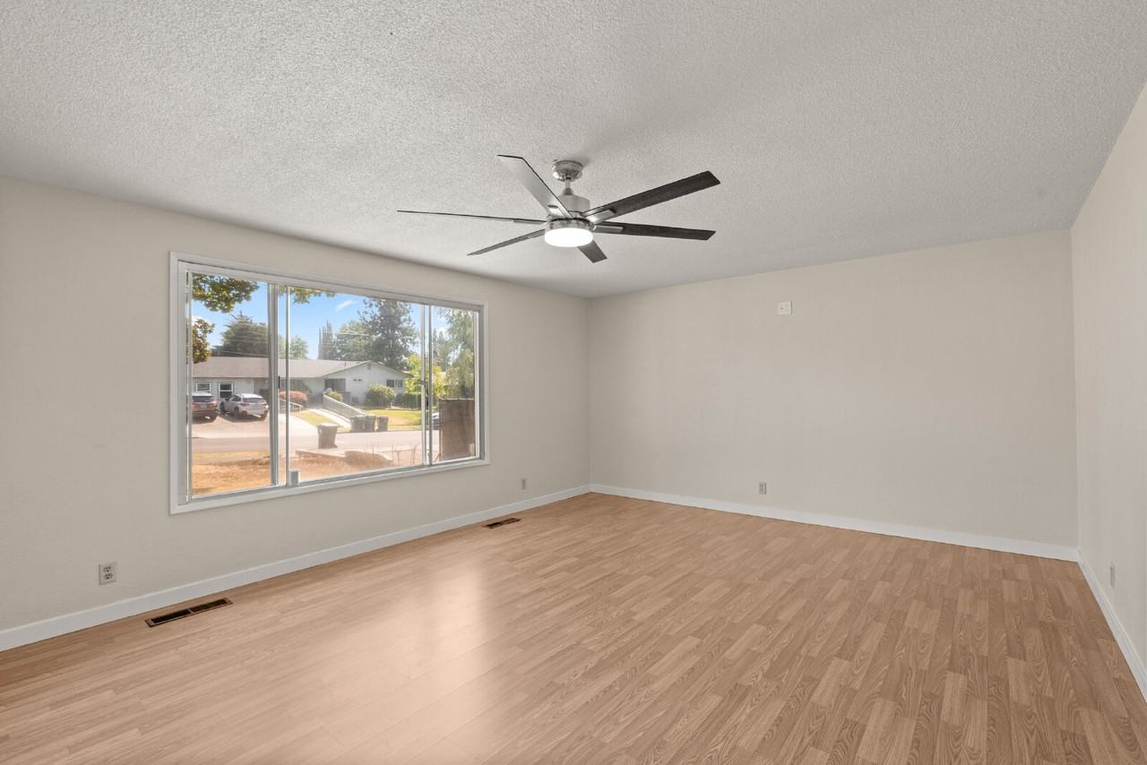 2041 Hybiscus St - Photo 7 of 19