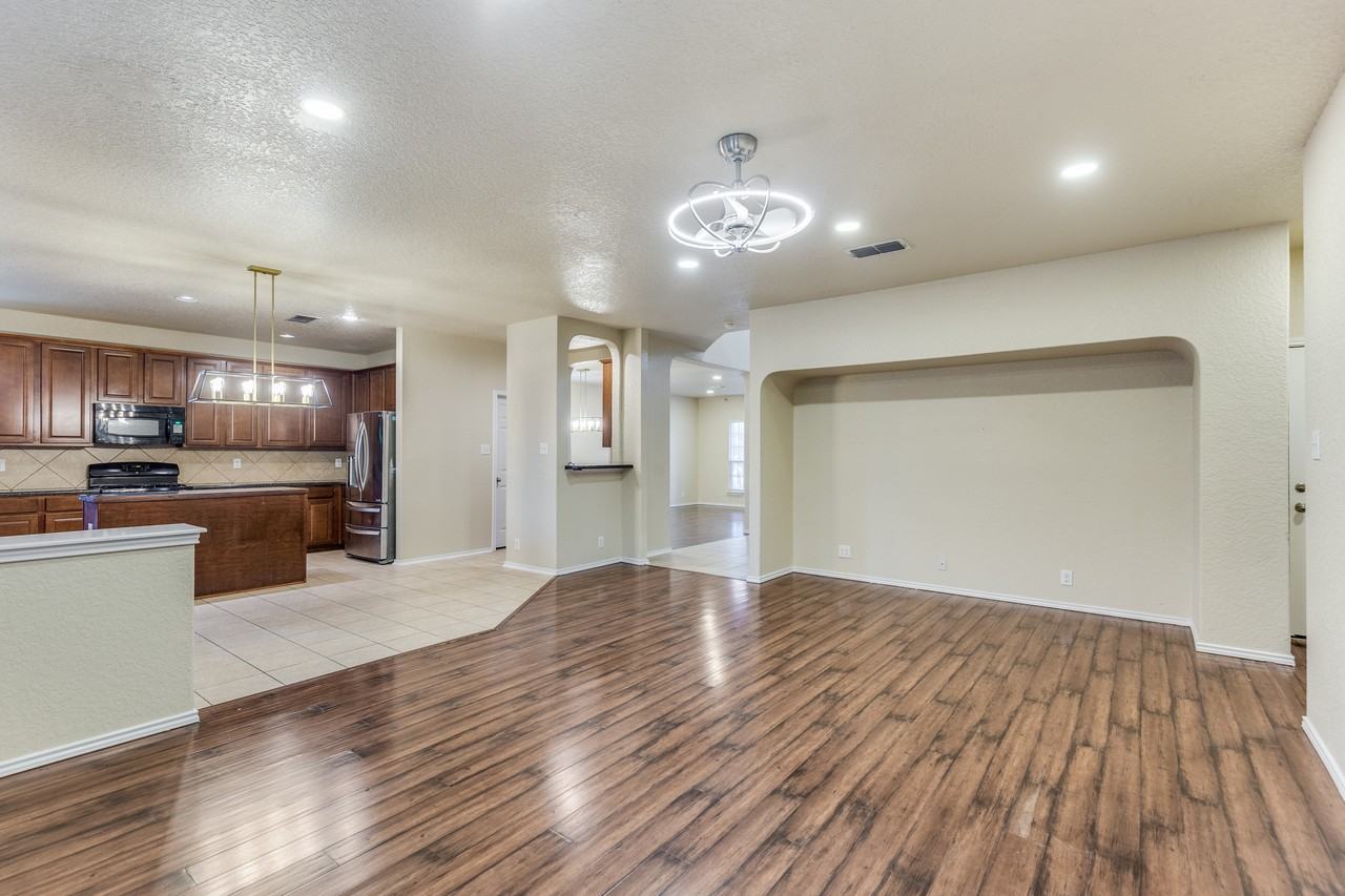 5723 White Oak Cv #NA - Photo 3 of 25