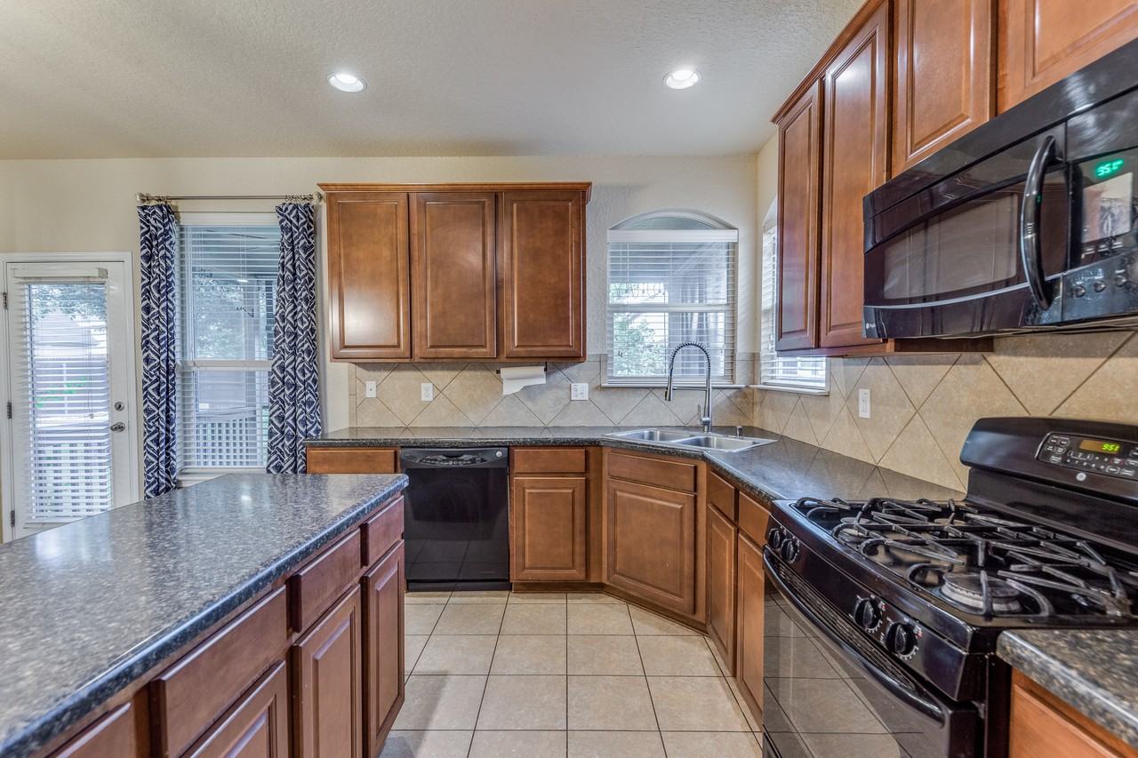 5723 White Oak Cv #NA - Photo 6 of 25