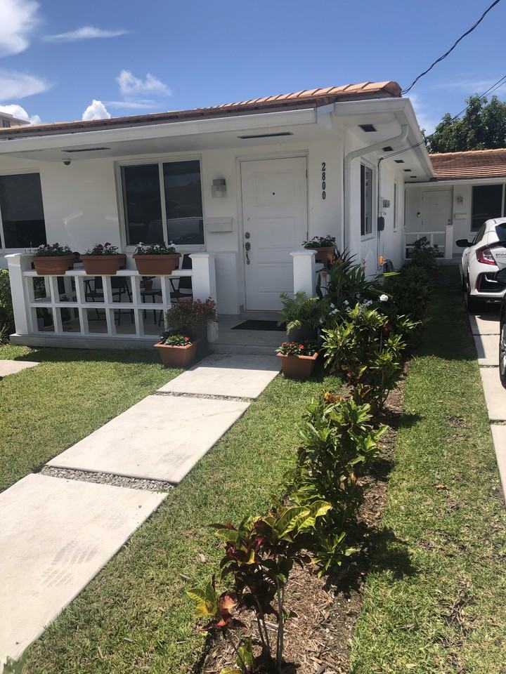 2800 Sw 23rd Ter #2800 - Photo 2 of 4