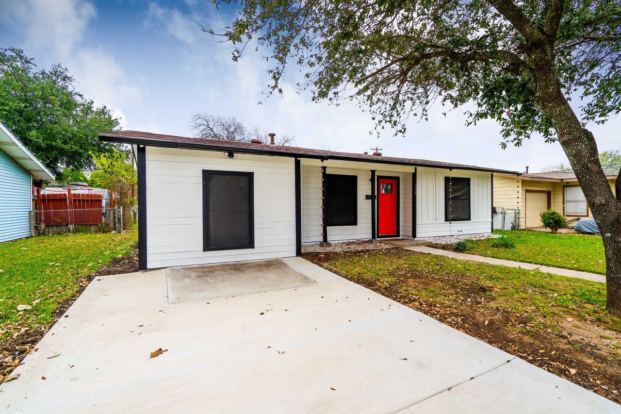305 Laurelwood Dr #NA - Photo 2 of 18