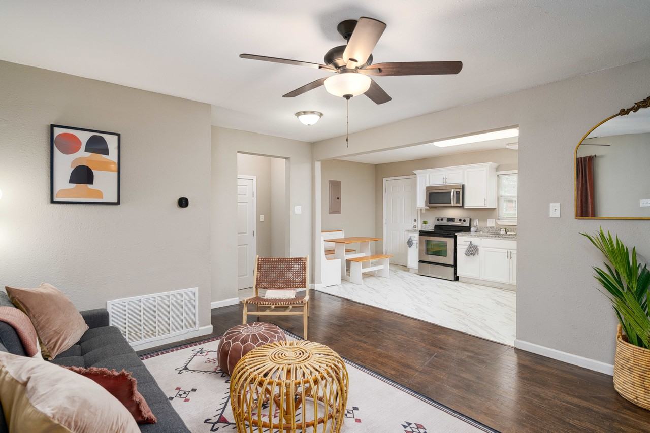 305 Laurelwood Dr #NA - Photo 3 of 18