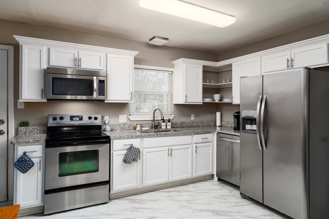305 Laurelwood Dr #NA - Photo 4 of 18