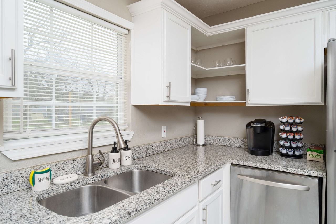 305 Laurelwood Dr #NA - Photo 5 of 18