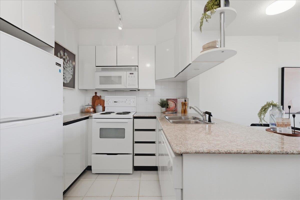 1189 Howe Street #2409 - Photo 6 of 24