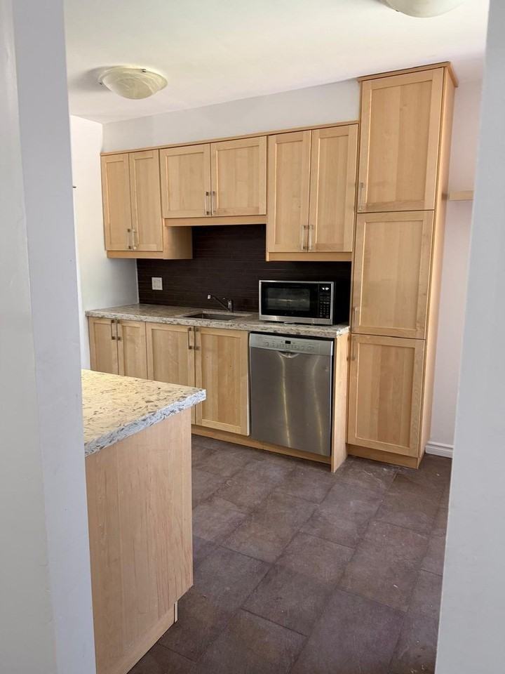 38 Wayford Cres - Photo 2 of 18