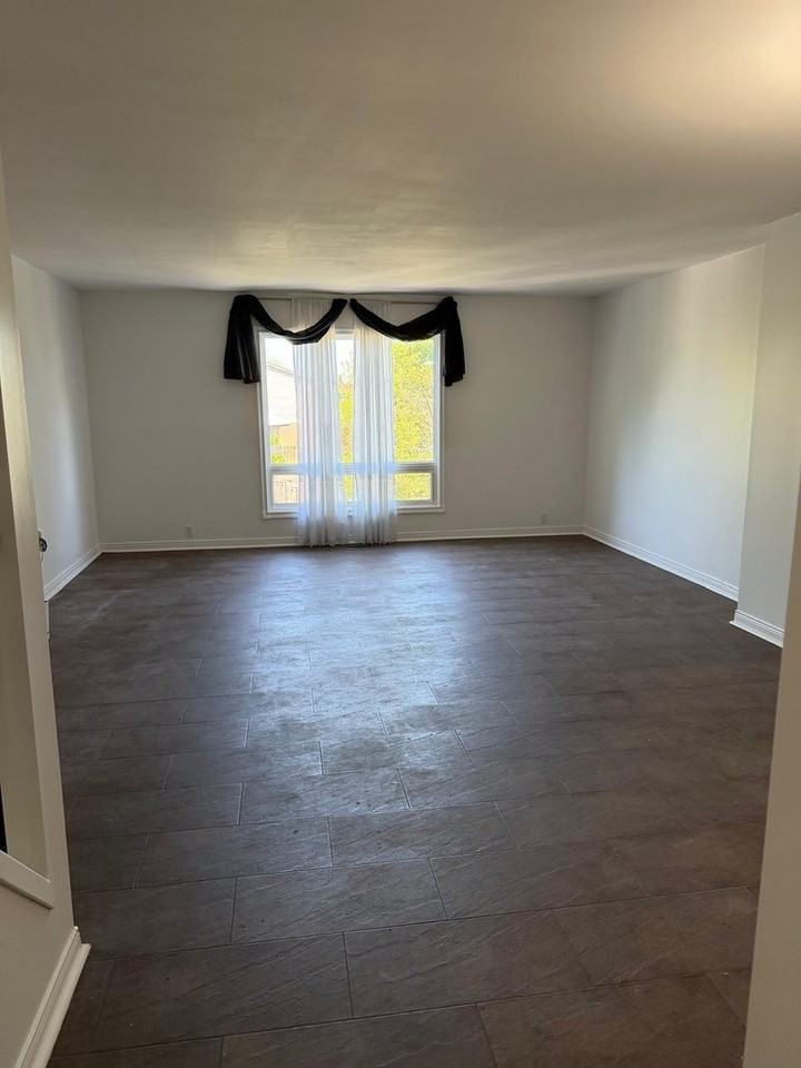 38 Wayford Cres - Photo 3 of 18