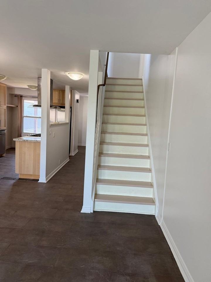 38 Wayford Cres - Photo 4 of 18