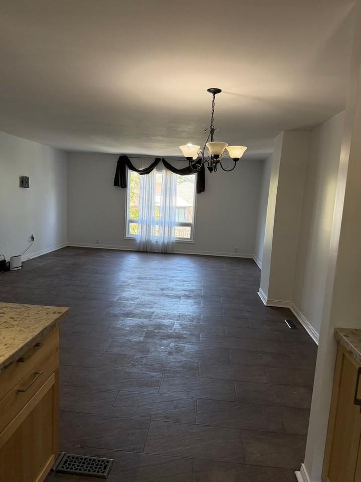 38 Wayford Cres - Photo 6 of 18