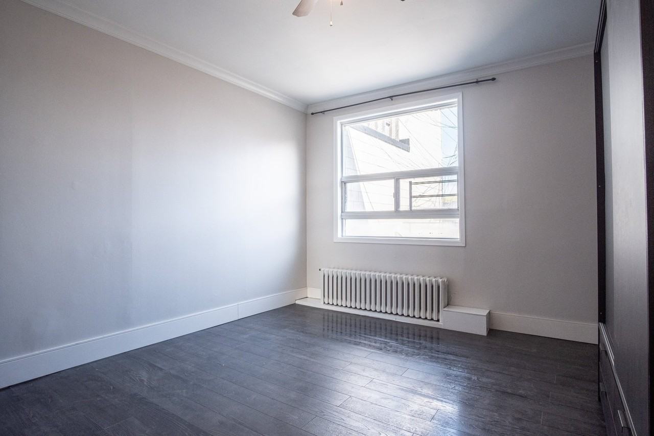 636 Danforth Ave - Photo 3 of 7