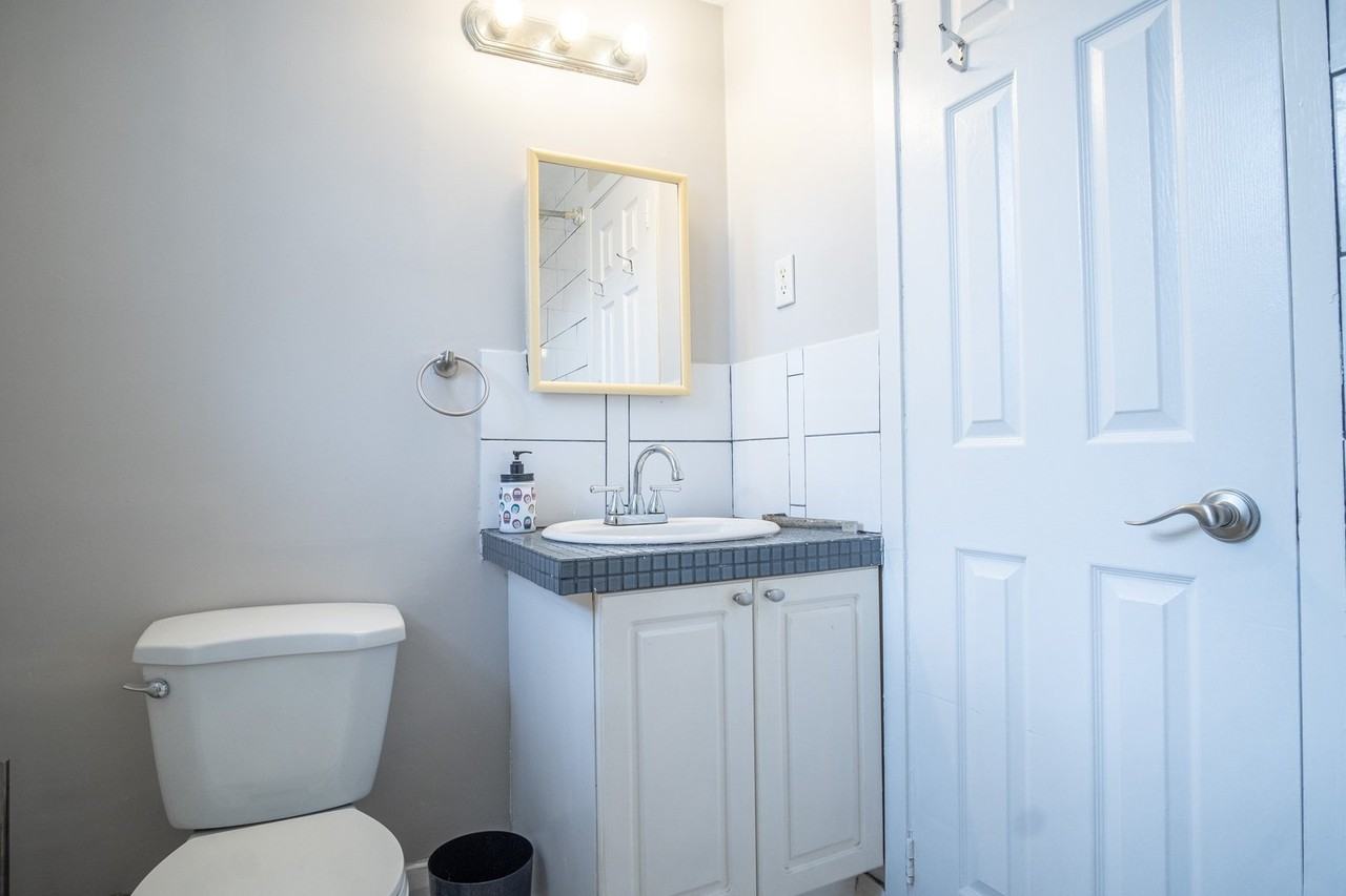 636 Danforth Ave - Photo 5 of 7