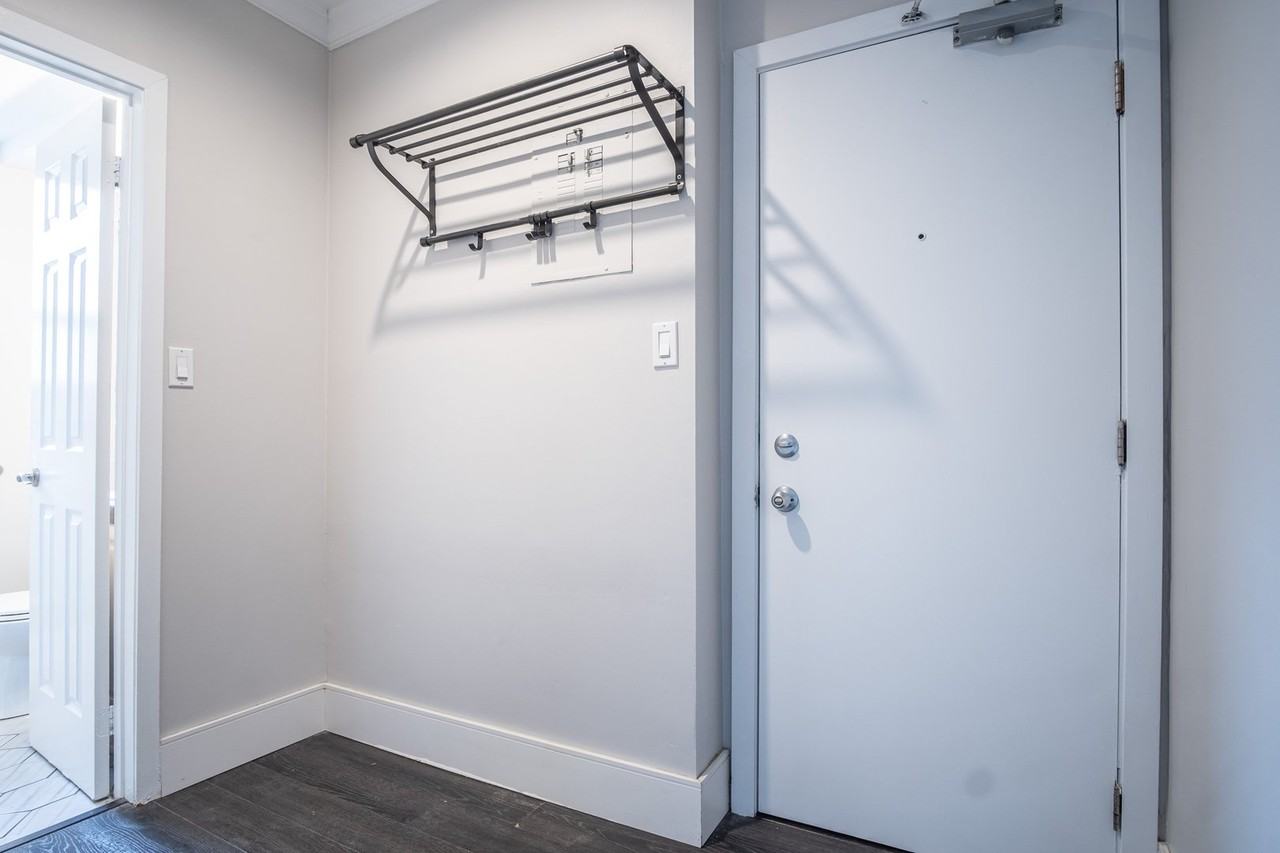 636 Danforth Ave - Photo 6 of 7