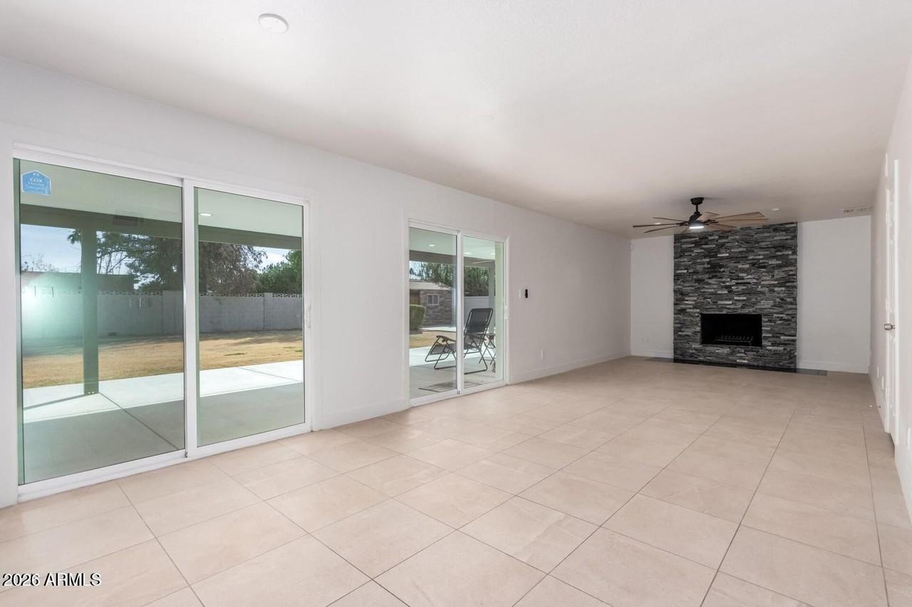 13627 N 57th Pl - Photo 5 of 31