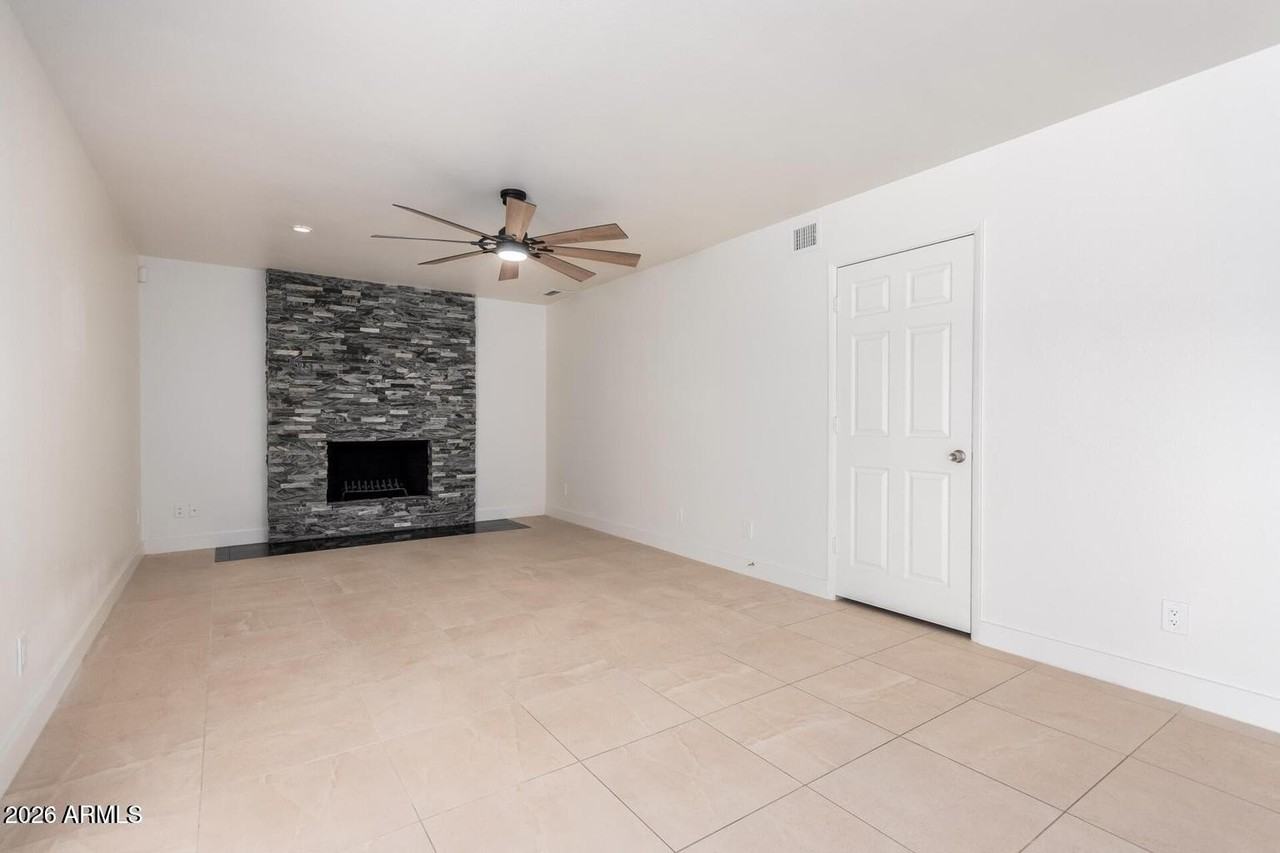 13627 N 57th Pl - Photo 6 of 31