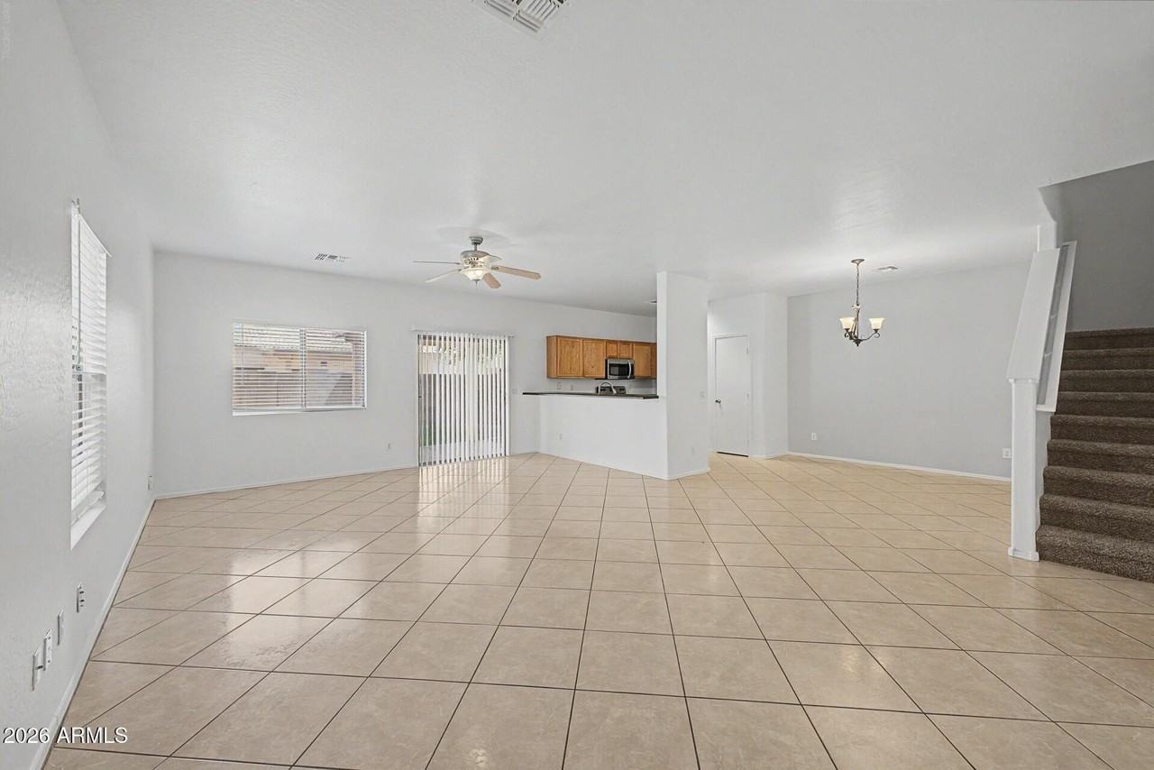 7027 W Lincoln St - Photo 3 of 29
