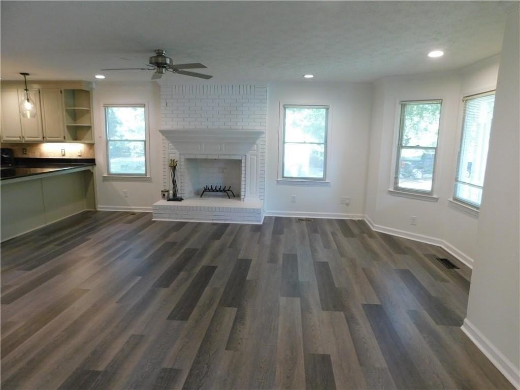 2460 Hinton Rd - Photo 3 of 18