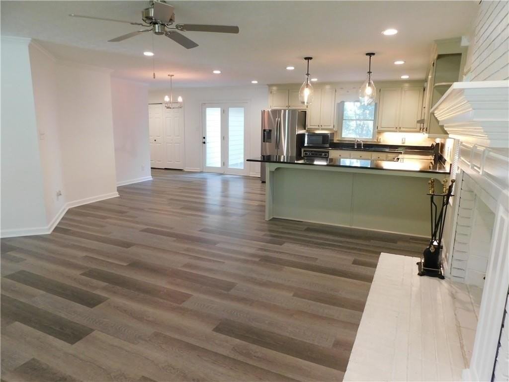 2460 Hinton Rd - Photo 5 of 18