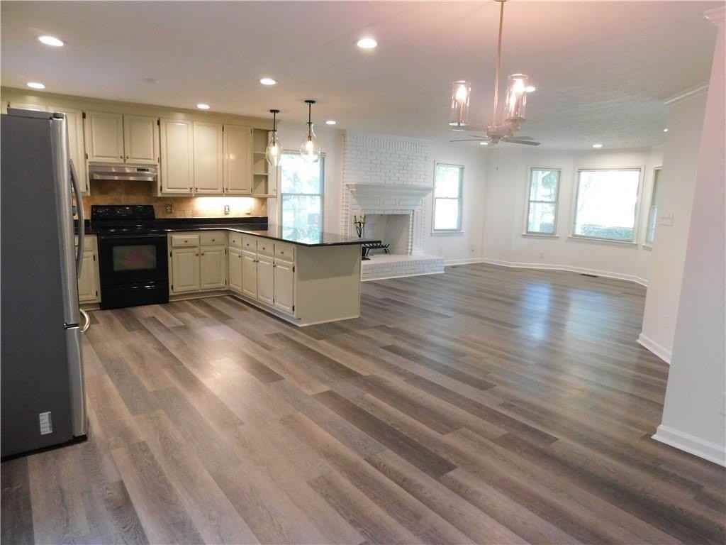 2460 Hinton Rd - Photo 6 of 18