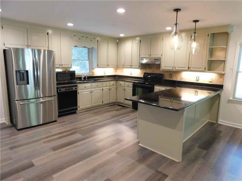 2460 Hinton Rd - Photo 7 of 18