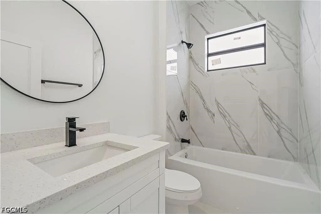 467 Paddock St - Photo 4 of 8