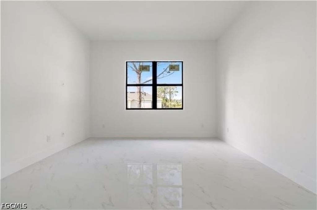 467 Paddock St - Photo 7 of 8