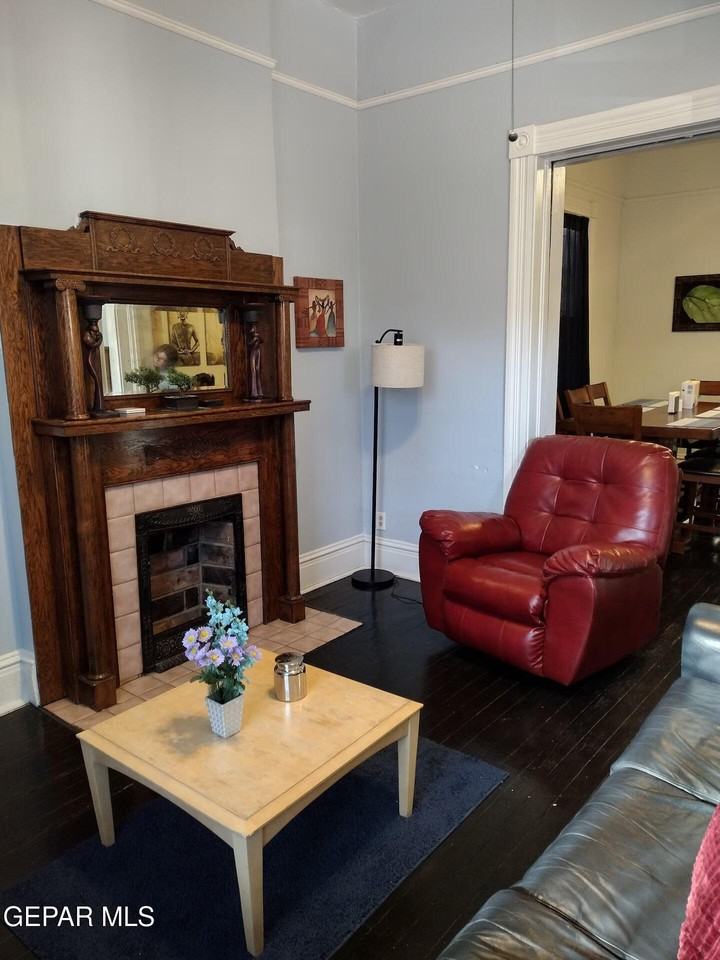 1214 N Kansas St - Photo 4 of 18