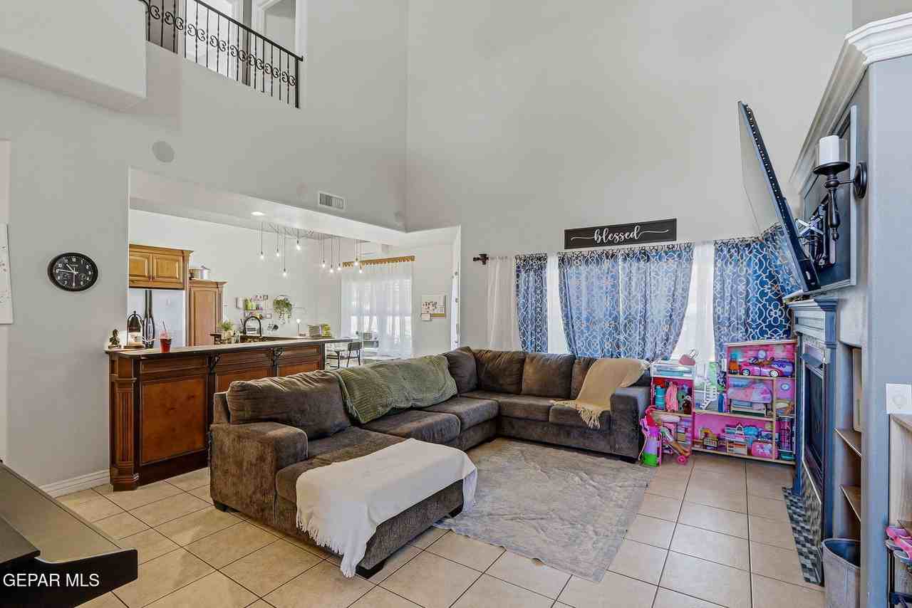 11620 Saint Thomas Way - Photo 4 of 36