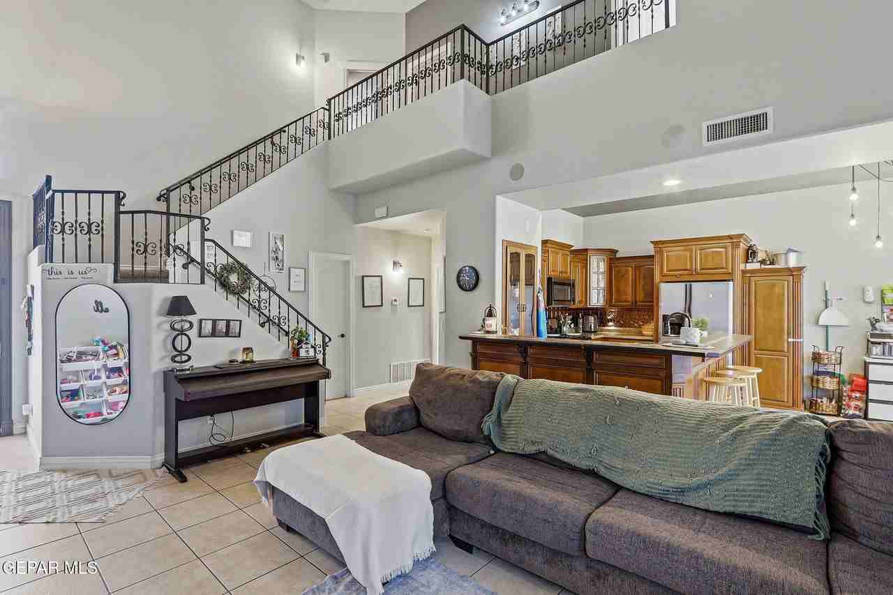 11620 Saint Thomas Way - Photo 5 of 36
