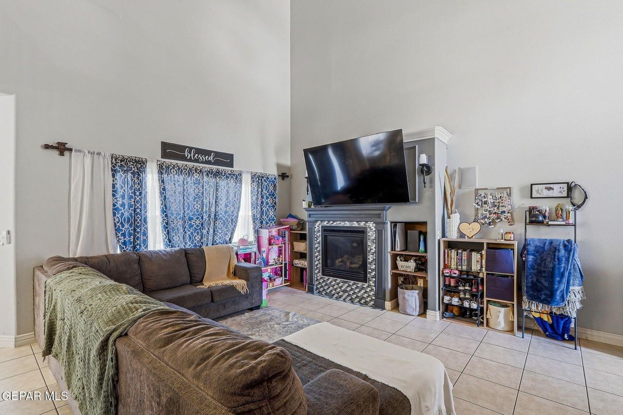 11620 Saint Thomas Way - Photo 6 of 36