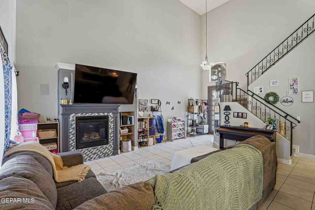 11620 Saint Thomas Way - Photo 7 of 36