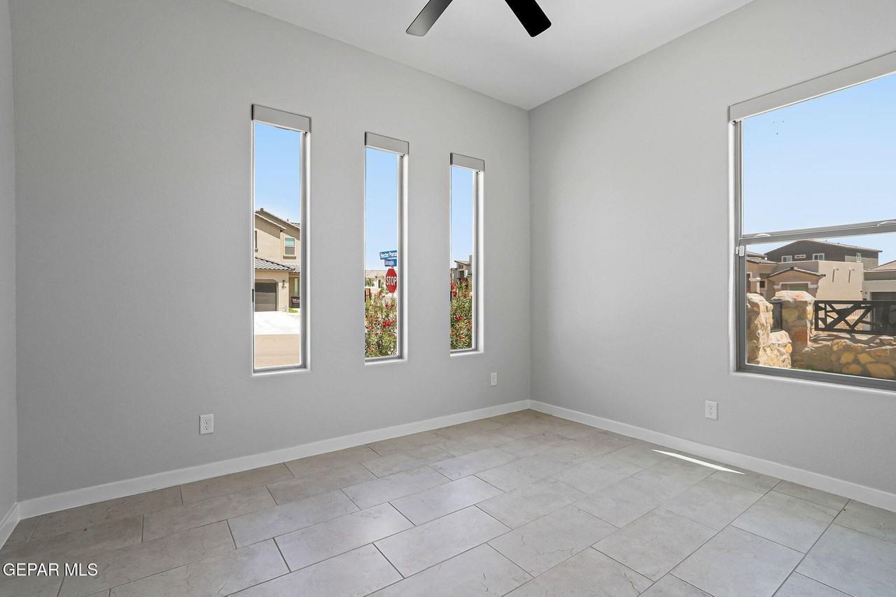 329 Hector Porras Dr - Photo 5 of 33